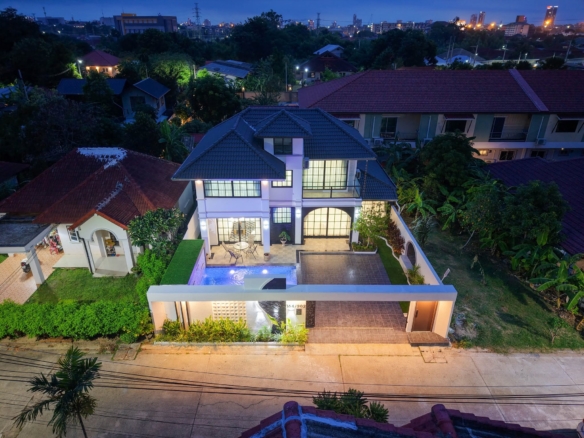  For Sale: Large 2-story detached house  @Soi Siam Country Club
