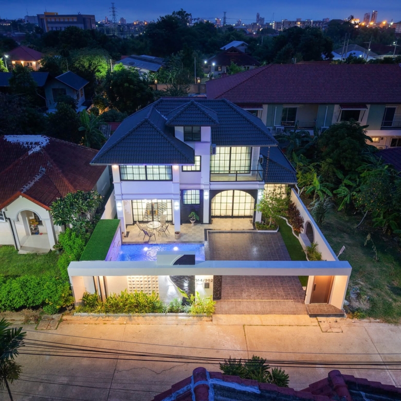For Sale: Large 2-story detached house @Soi Siam Country Club