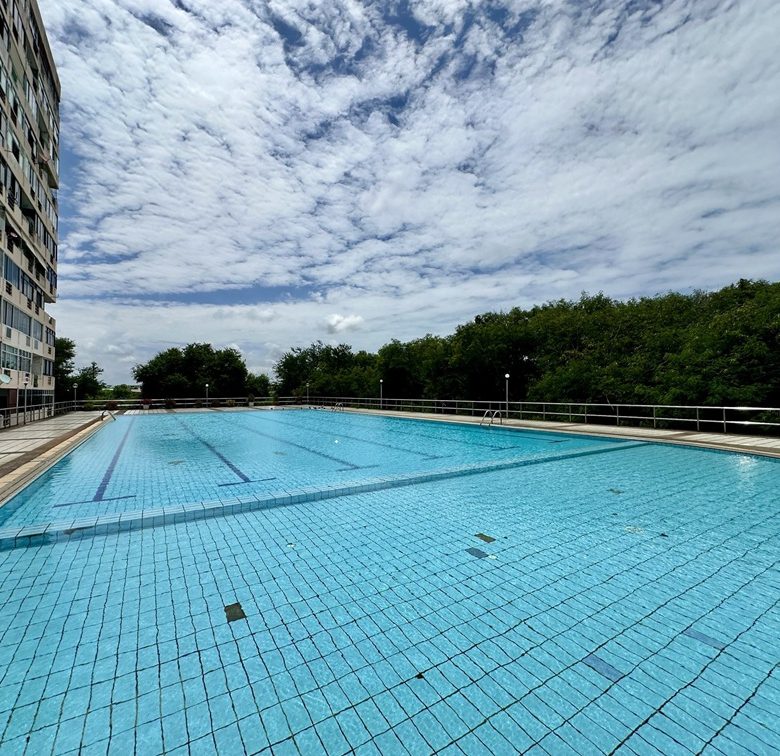 A room ready for a makeover 2 Bed, 2 Bath 76 SQM.@ Pattaya Plaza Condo