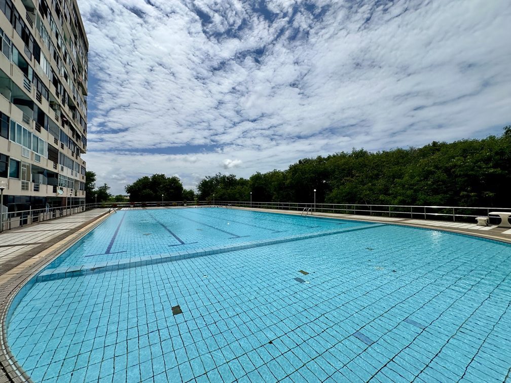 A room ready for a makeover 2 Bed, 2 Bath 76 SQM.@ Pattaya Plaza Condo
