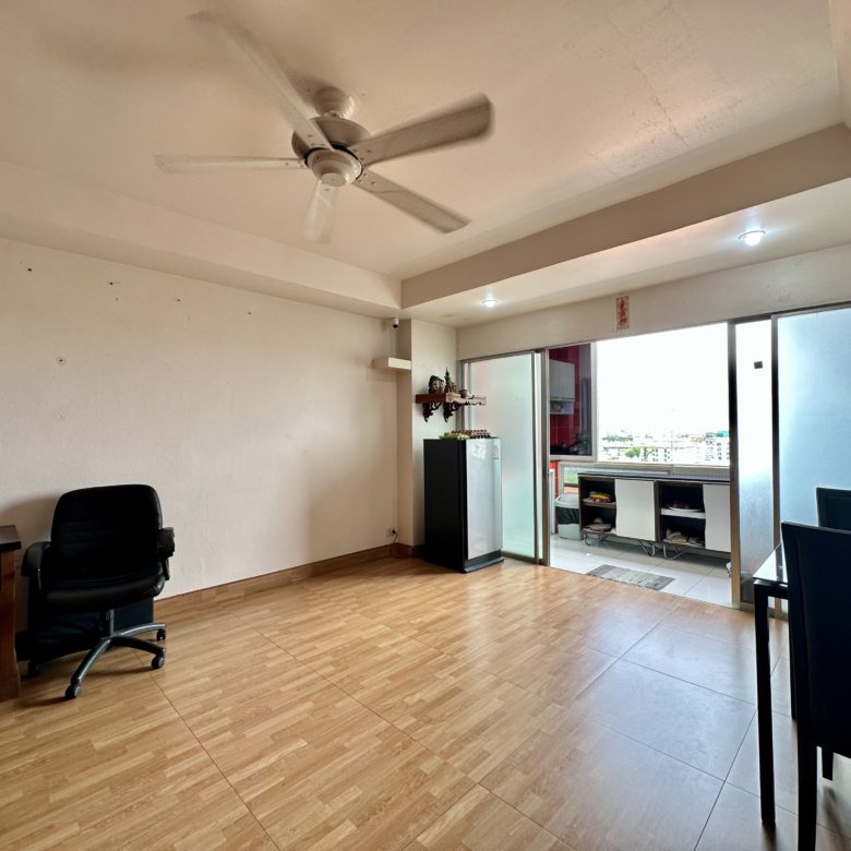 A room ready for a makeover 2 Bed, 2 Bath 76 SQM.@ Pattaya Plaza Condo