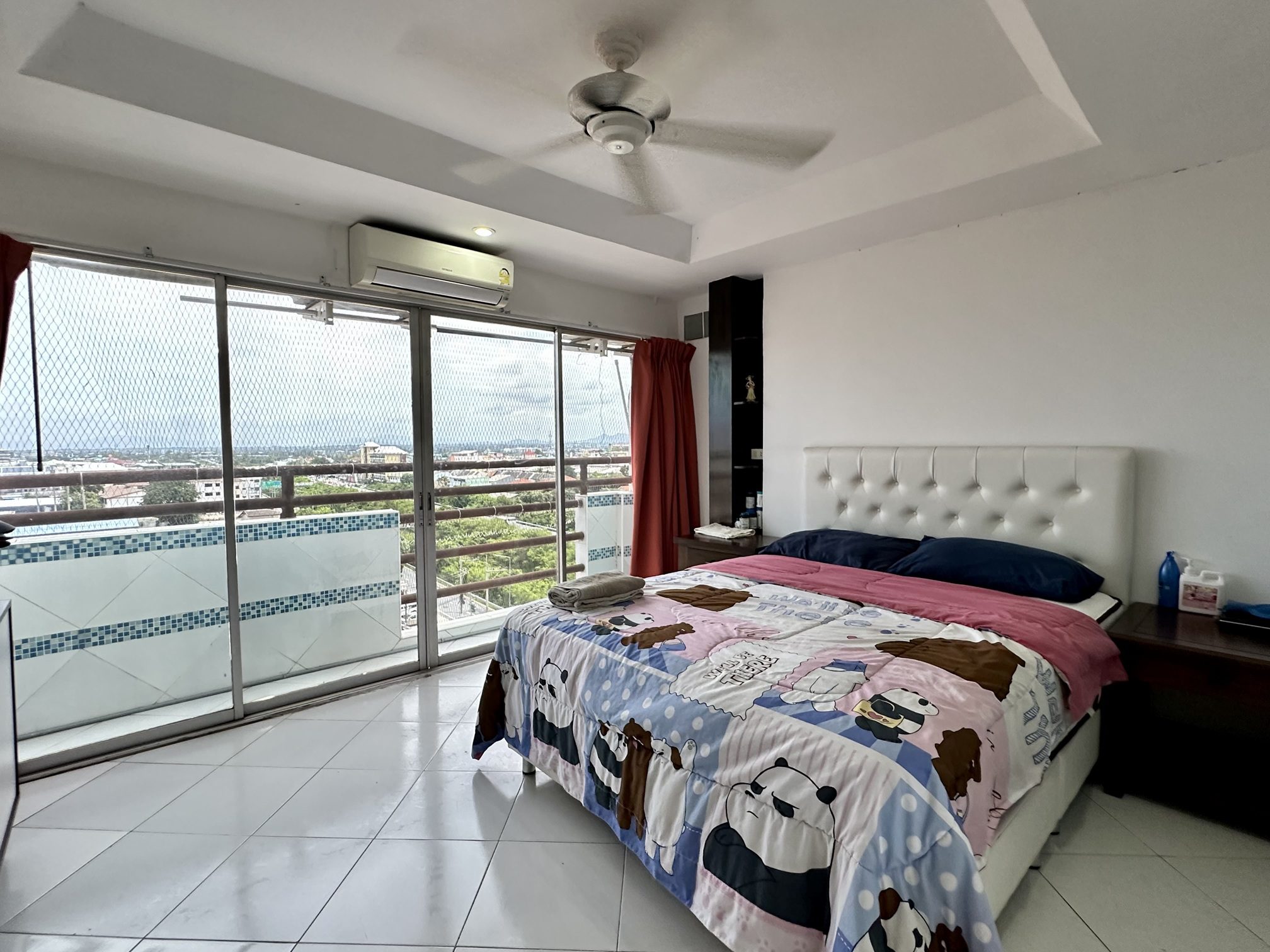 A room ready for a makeover 2 Bed, 2 Bath 76 SQM.@ Pattaya Plaza Condo