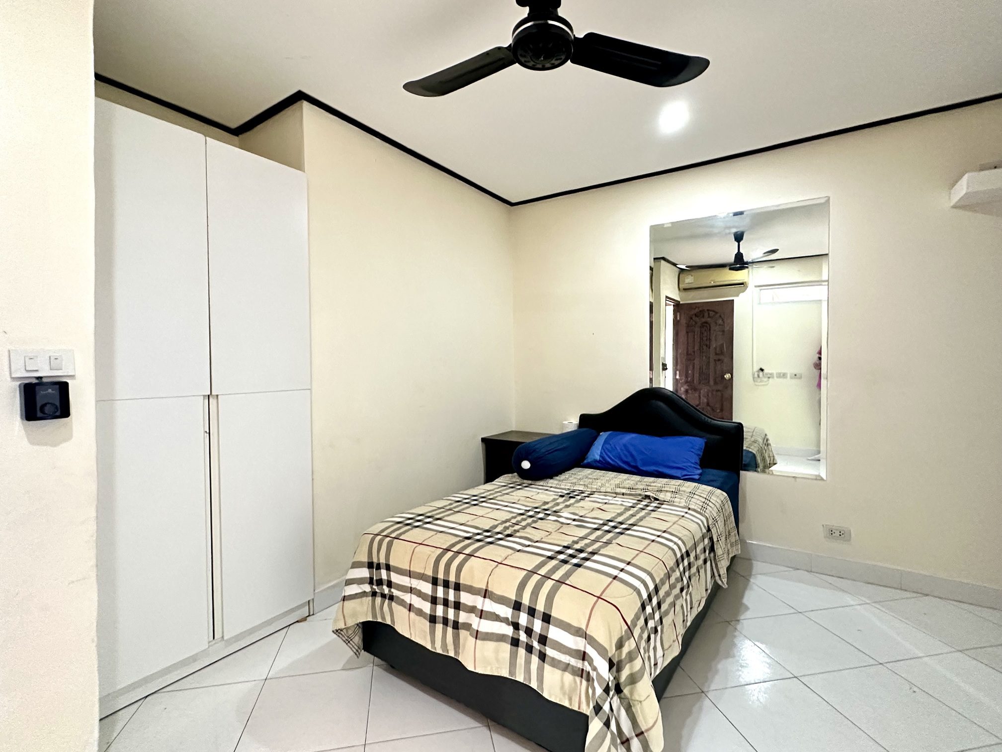 A room ready for a makeover 2 Bed, 2 Bath 76 SQM.@ Pattaya Plaza Condo