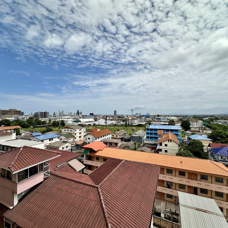 A room ready for a makeover 2 Bed, 2 Bath 76 SQM.@ Pattaya Plaza Condo