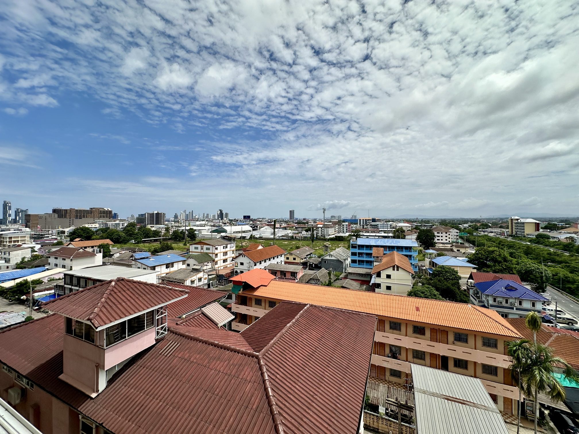 A room ready for a makeover 2 Bed, 2 Bath 76 SQM.@ Pattaya Plaza Condo