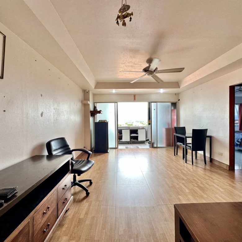 A room ready for a makeover 2 Bed, 2 Bath 76 SQM.@ Pattaya Plaza Condo