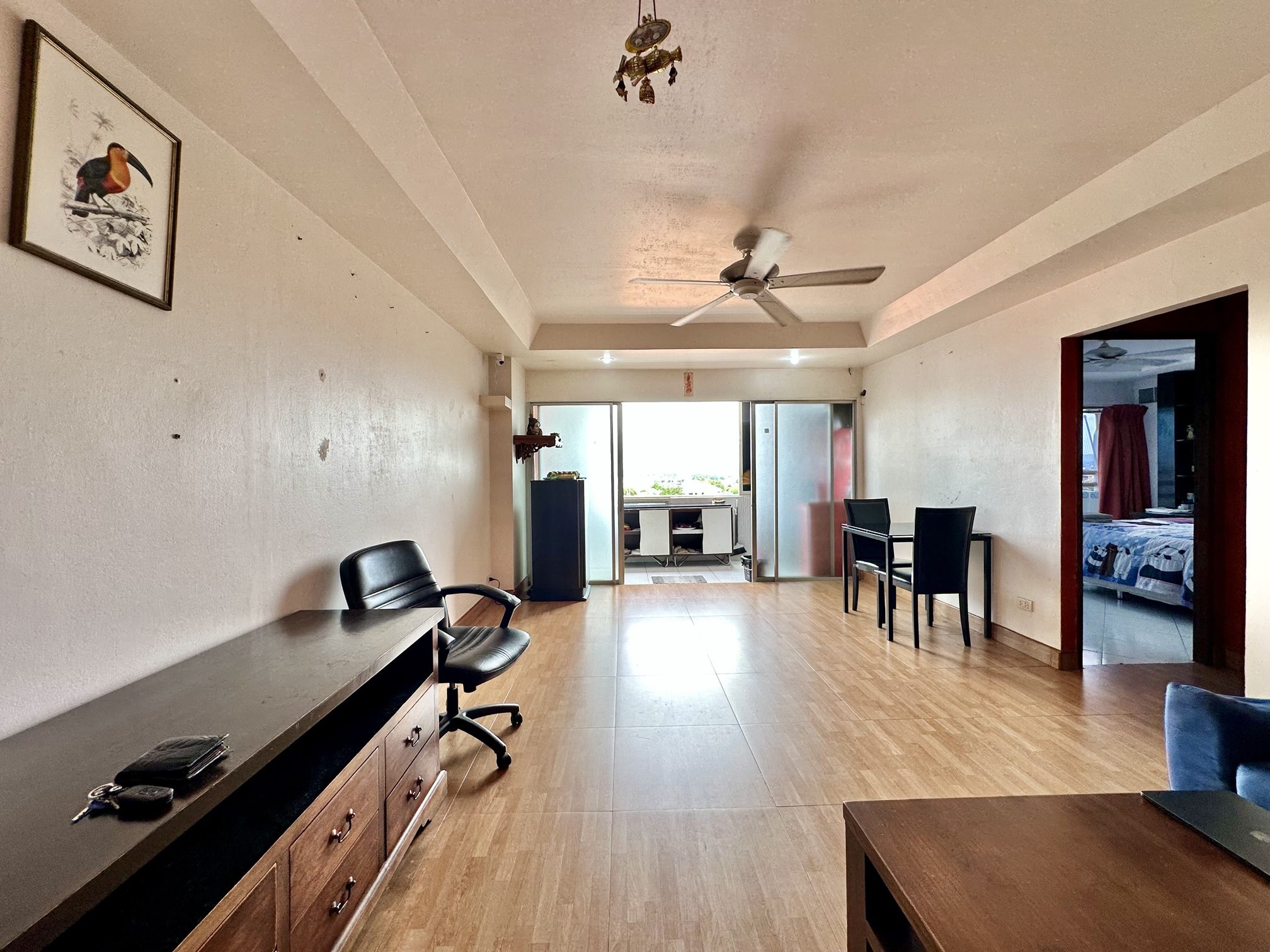 A room ready for a makeover 2 Bed, 2 Bath 76 SQM.@ Pattaya Plaza Condo
