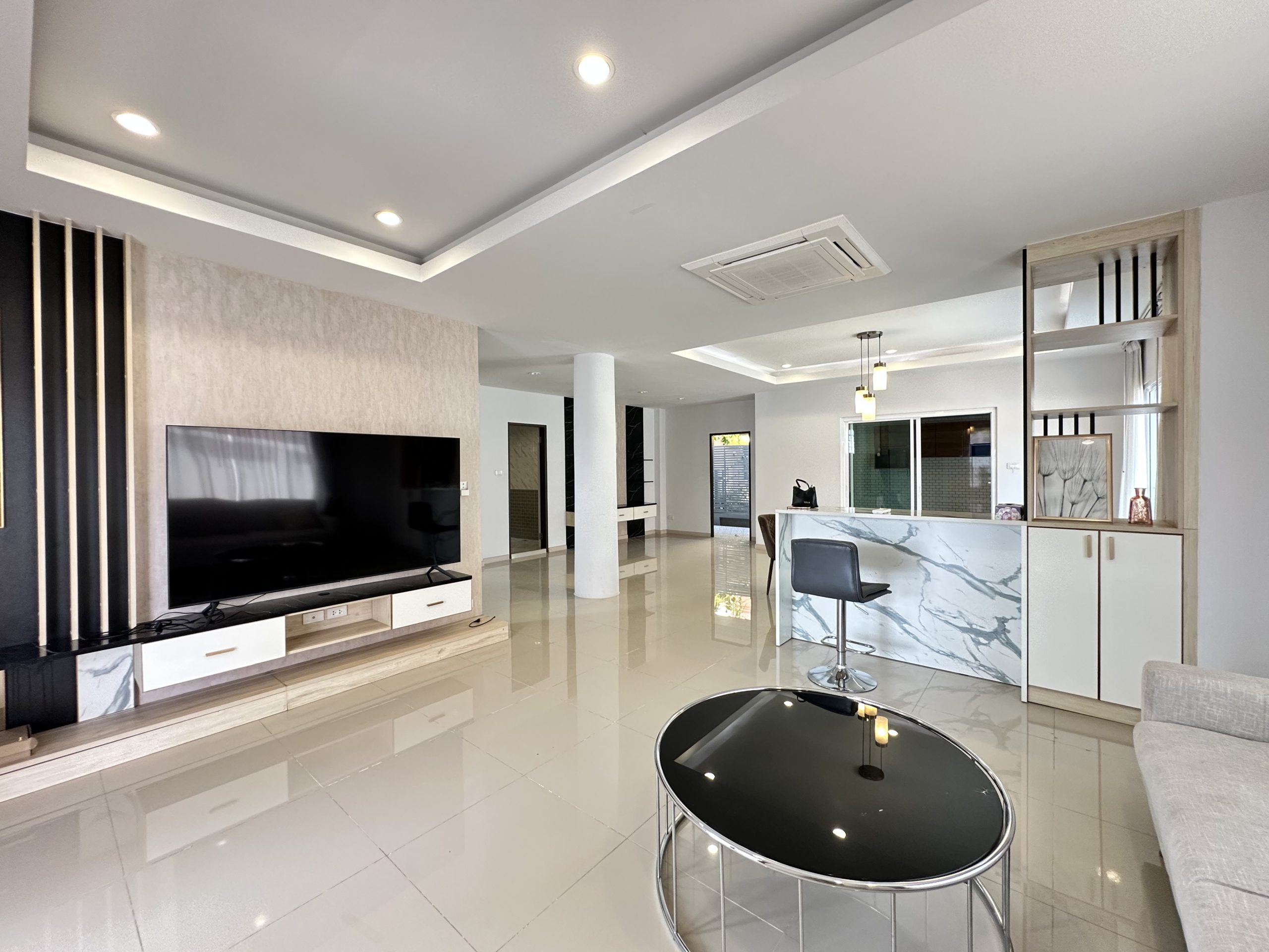 Urgent Sale! 2-Story Detached Pool Villa 6 Bed, 4 Bath 104 SQW.@ Jomtien Beachfront