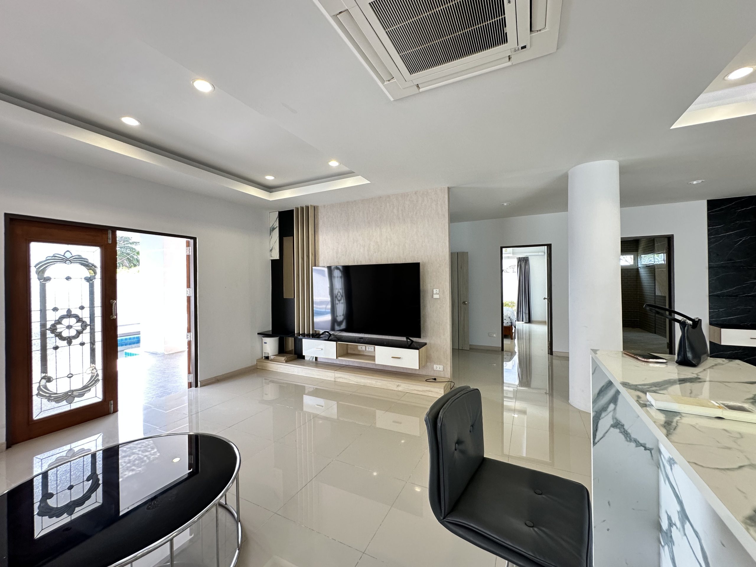 Urgent Sale! 2-Story Detached Pool Villa 6 Bed, 4 Bath 104 SQW.@ Jomtien Beachfront