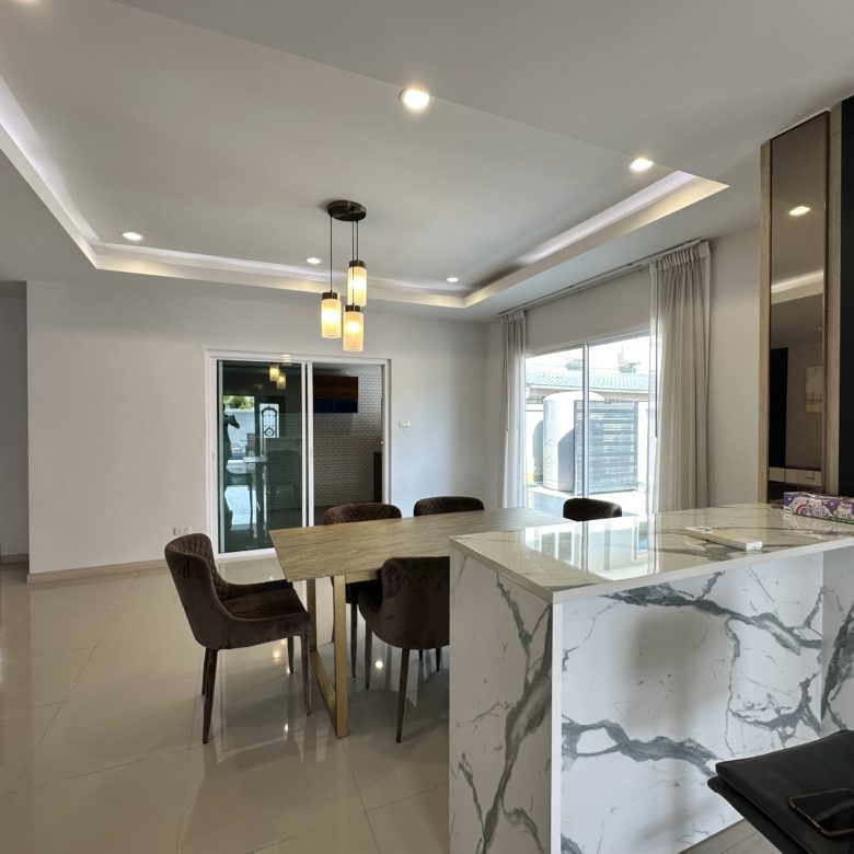 Urgent Sale! 2-Story Detached Pool Villa 6 Bed, 4 Bath 104 SQW.@ Jomtien Beachfront