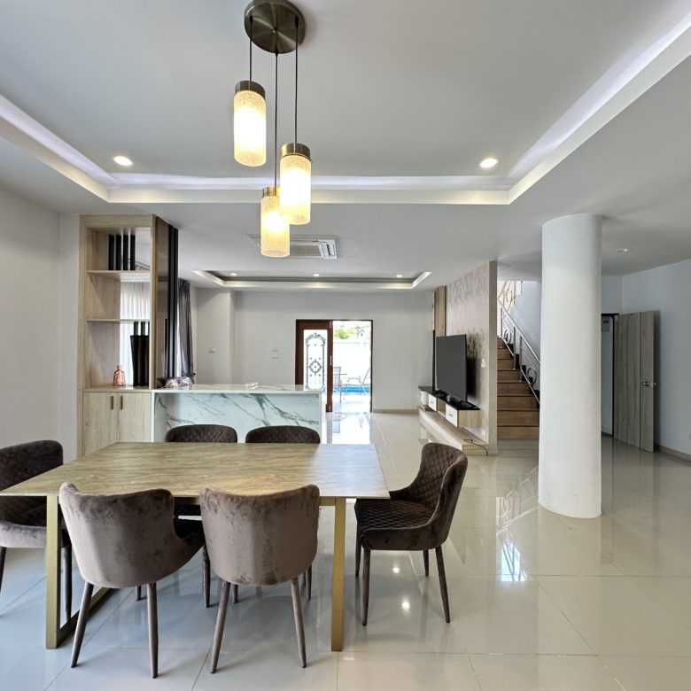 Urgent Sale! 2-Story Detached Pool Villa 6 Bed, 4 Bath 104 SQW.@ Jomtien Beachfront