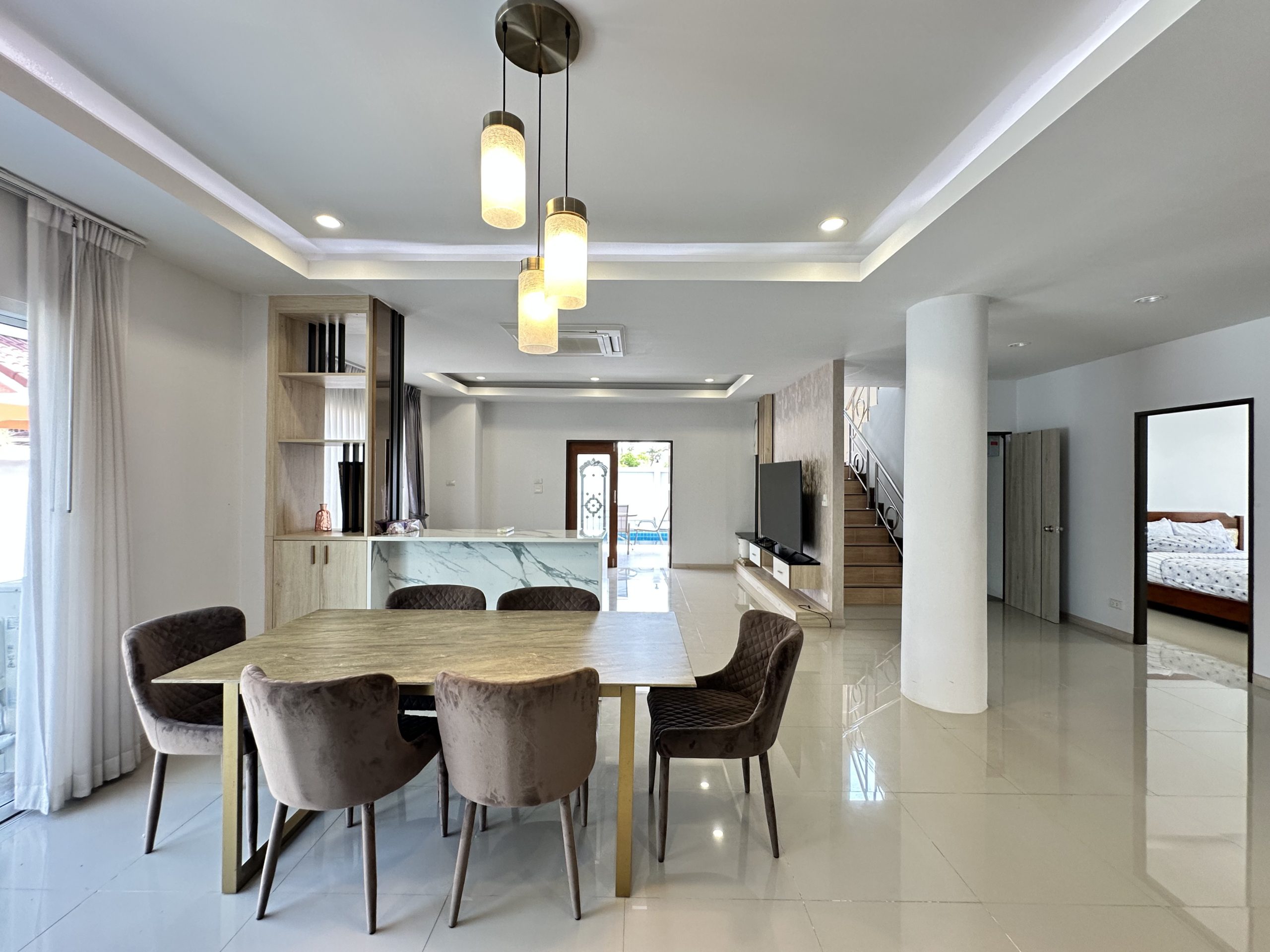 Urgent Sale! 2-Story Detached Pool Villa 6 Bed, 4 Bath 104 SQW.@ Jomtien Beachfront