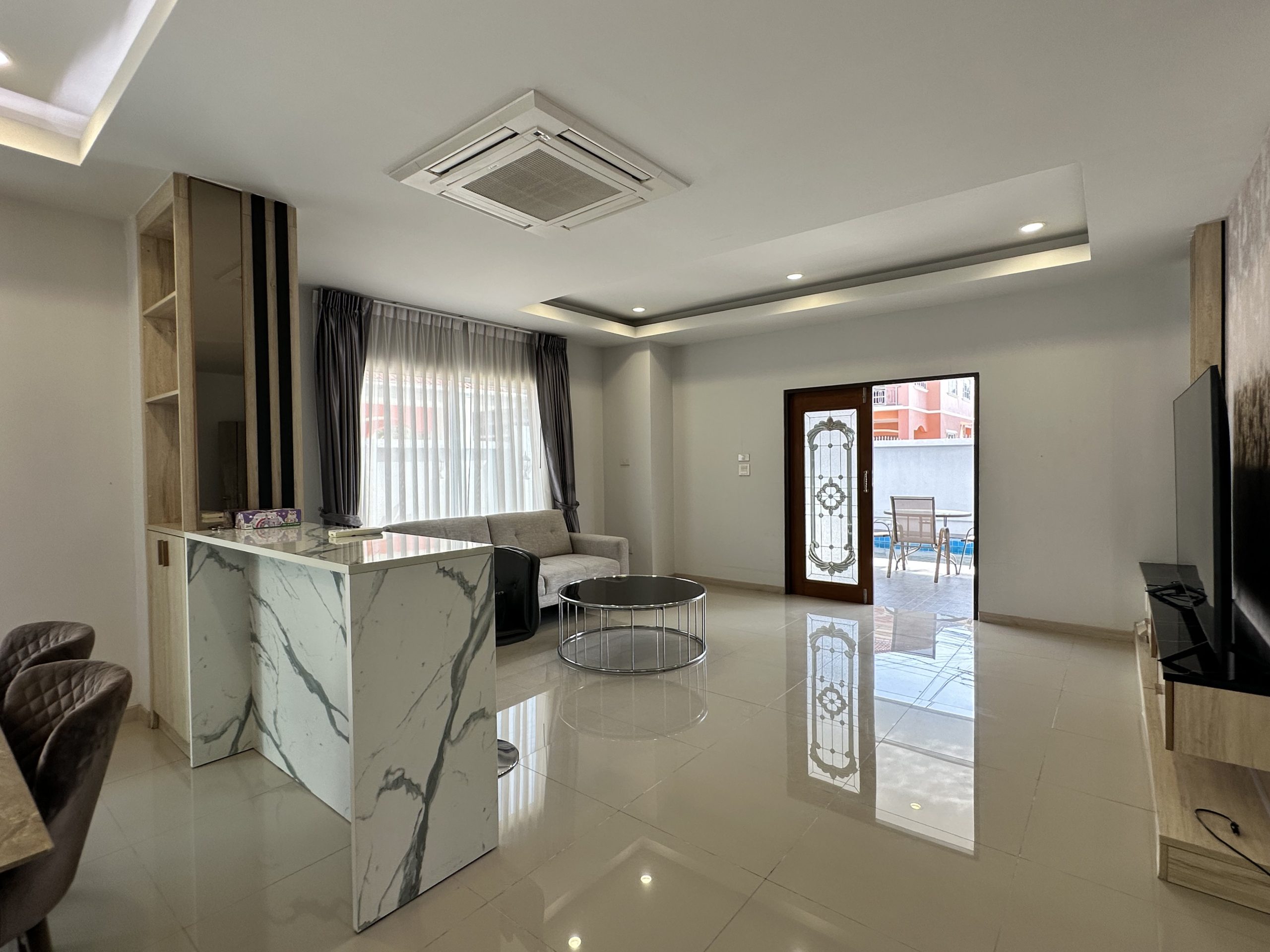 Urgent Sale! 2-Story Detached Pool Villa 6 Bed, 4 Bath 104 SQW.@ Jomtien Beachfront
