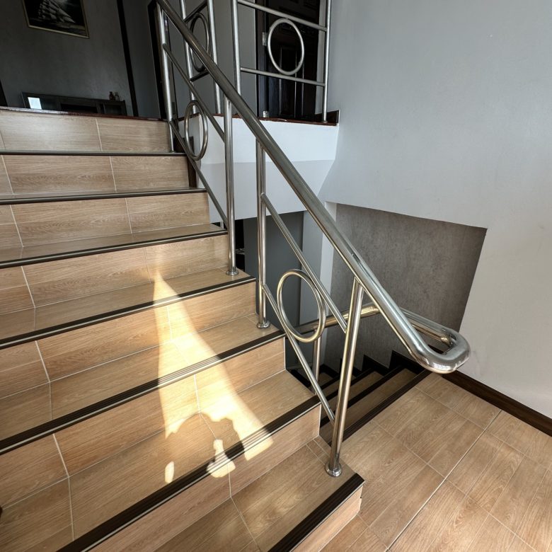Urgent Sale! 2-Story Detached Pool Villa 6 Bed, 4 Bath 104 SQW.@ Jomtien Beachfront