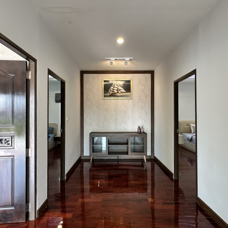 Urgent Sale! 2-Story Detached Pool Villa 6 Bed, 4 Bath 104 SQW.@ Jomtien Beachfront
