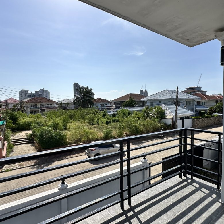 Urgent Sale! 2-Story Detached Pool Villa 6 Bed, 4 Bath 104 SQW.@ Jomtien Beachfront