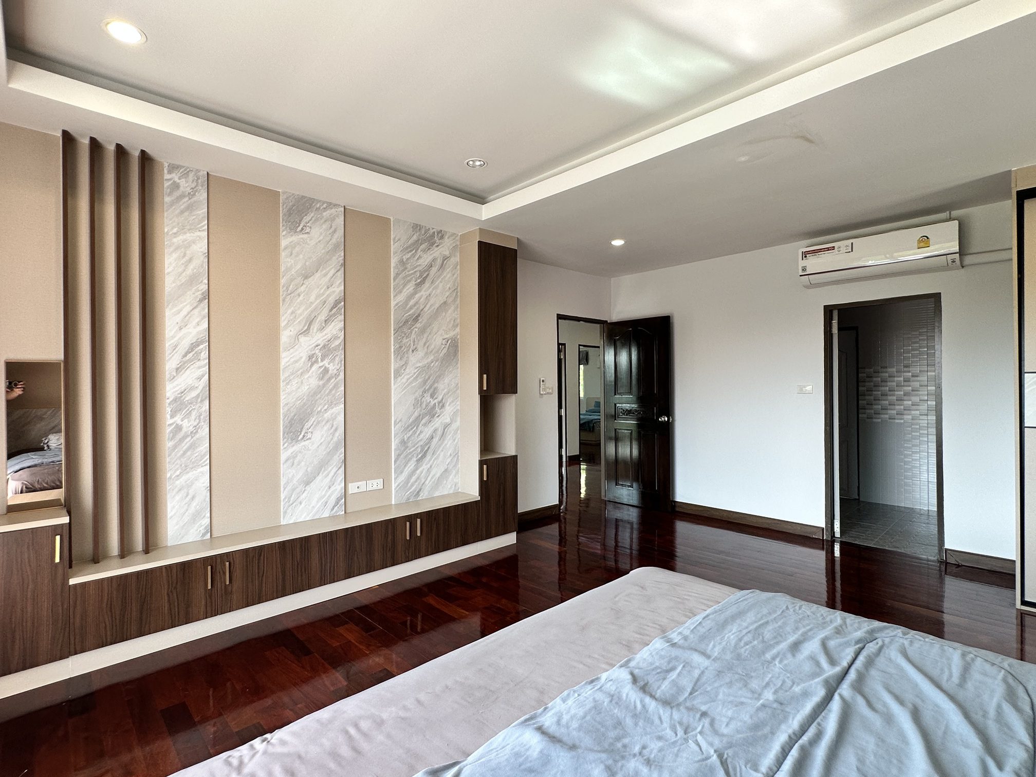 Urgent Sale! 2-Story Detached Pool Villa 6 Bed, 4 Bath 104 SQW.@ Jomtien Beachfront