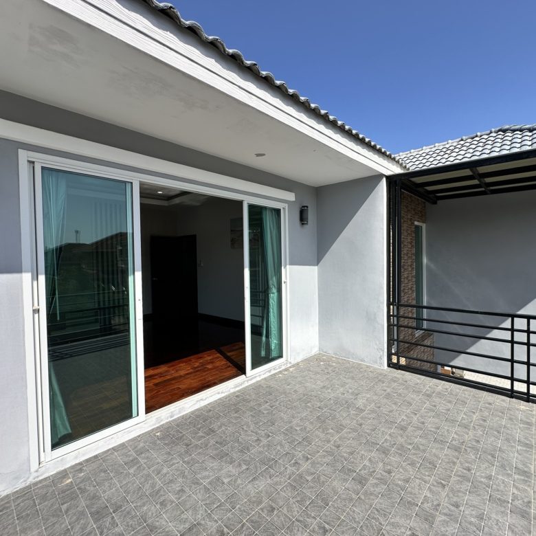 Urgent Sale! 2-Story Detached Pool Villa 6 Bed, 4 Bath 104 SQW.@ Jomtien Beachfront