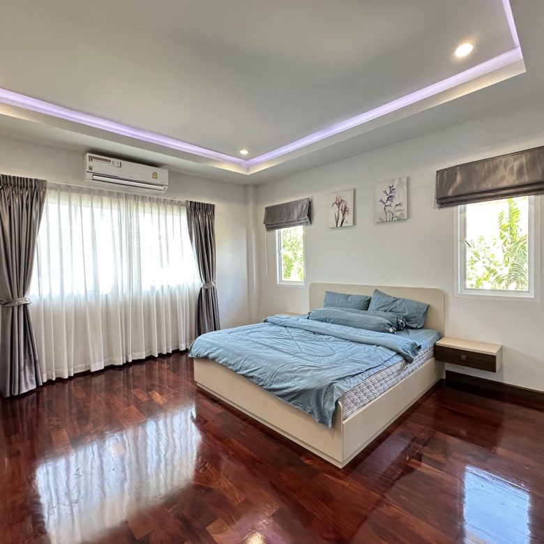 Urgent Sale! 2-Story Detached Pool Villa 6 Bed, 4 Bath 104 SQW.@ Jomtien Beachfront