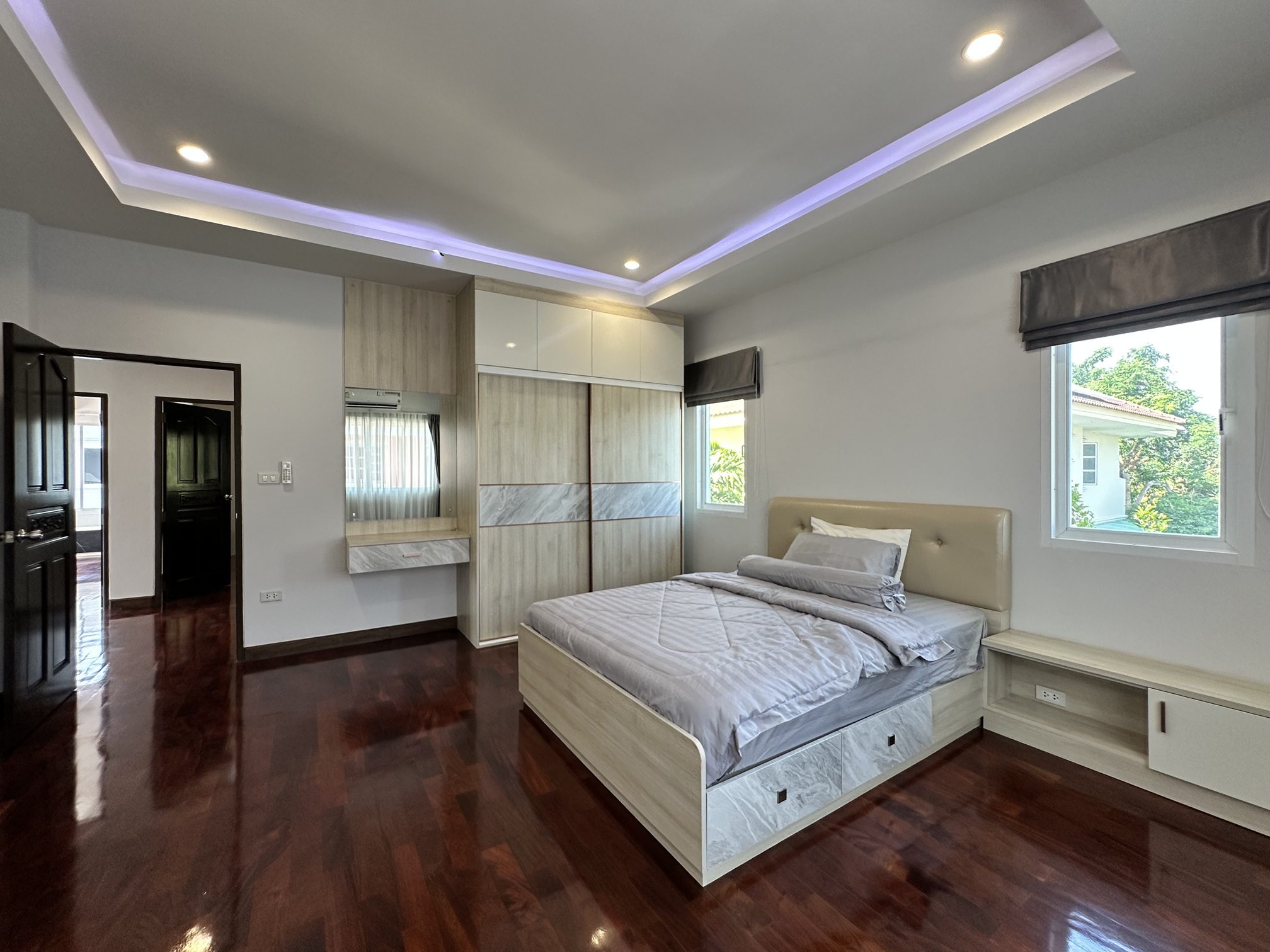 Urgent Sale! 2-Story Detached Pool Villa 6 Bed, 4 Bath 104 SQW.@ Jomtien Beachfront