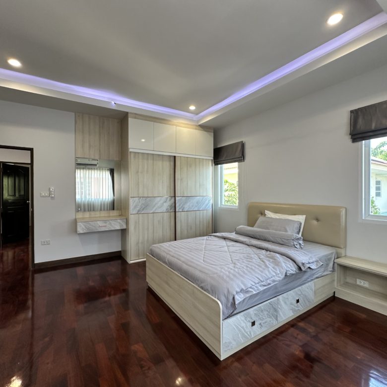 Urgent Sale! 2-Story Detached Pool Villa 6 Bed, 4 Bath 104 SQW.@ Jomtien Beachfront