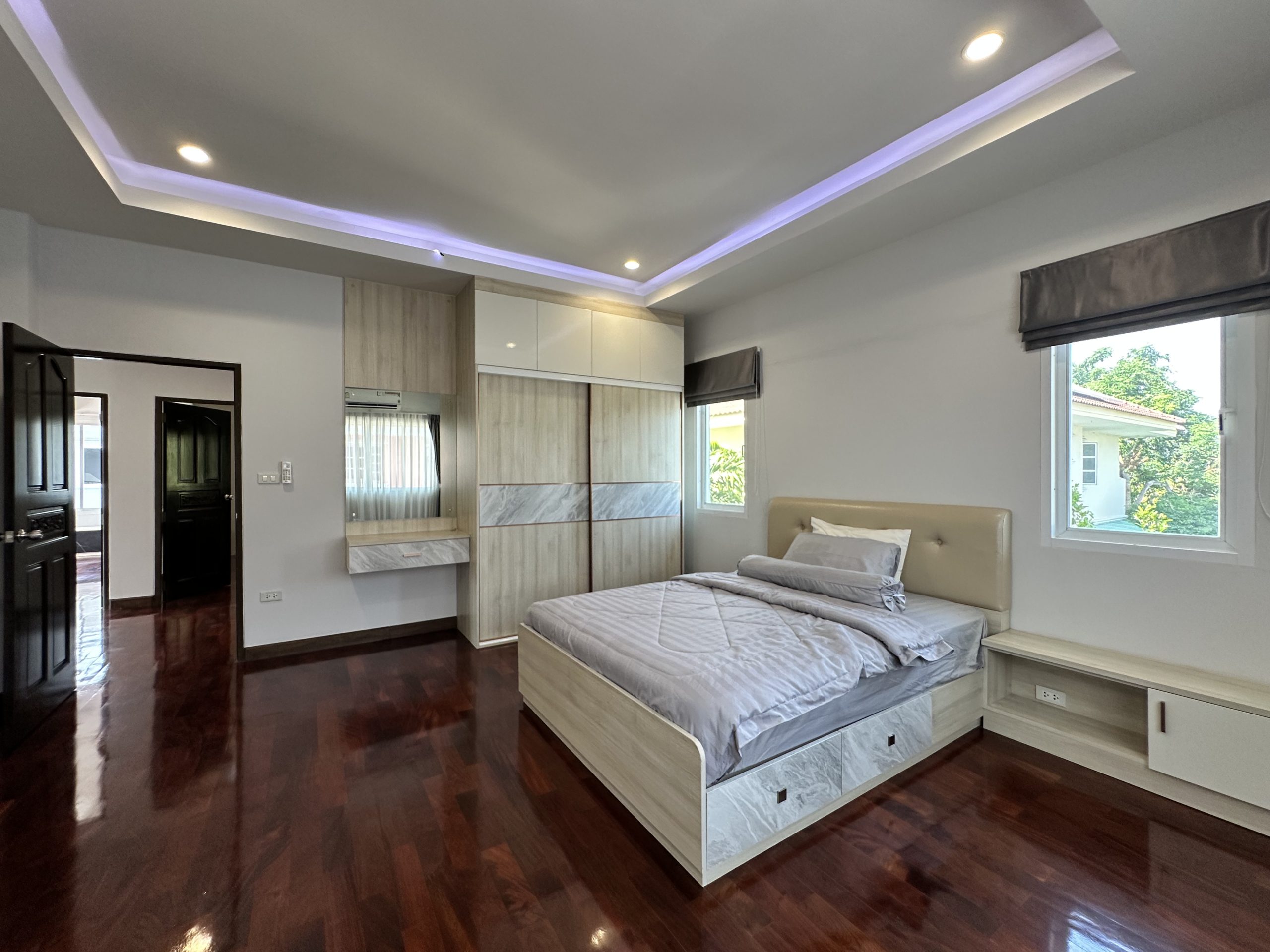 Urgent Sale! 2-Story Detached Pool Villa 6 Bed, 4 Bath 104 SQW.@ Jomtien Beachfront