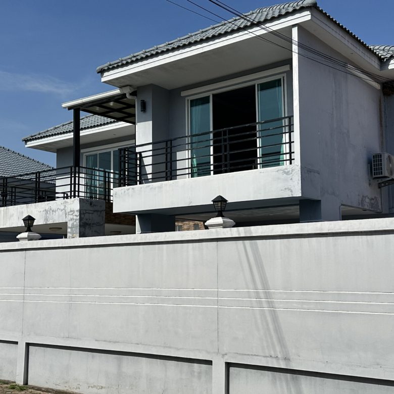 Urgent Sale! 2-Story Detached Pool Villa 6 Bed, 4 Bath 104 SQW.@ Jomtien Beachfront