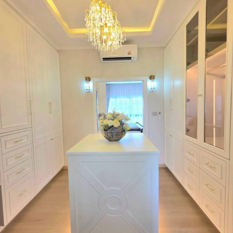 Prime Location Pool Villa 5 Bed, 5 Bath 100 SQW. @ Jomtien-Chaiyaphruek, Pattaya