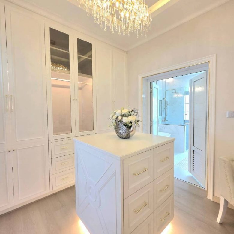 Prime Location Pool Villa 5 Bed, 5 Bath 100 SQW. @ Jomtien-Chaiyaphruek, Pattaya
