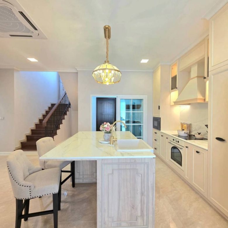 Prime Location Pool Villa 5 Bed, 5 Bath 100 SQW. @ Jomtien-Chaiyaphruek, Pattaya