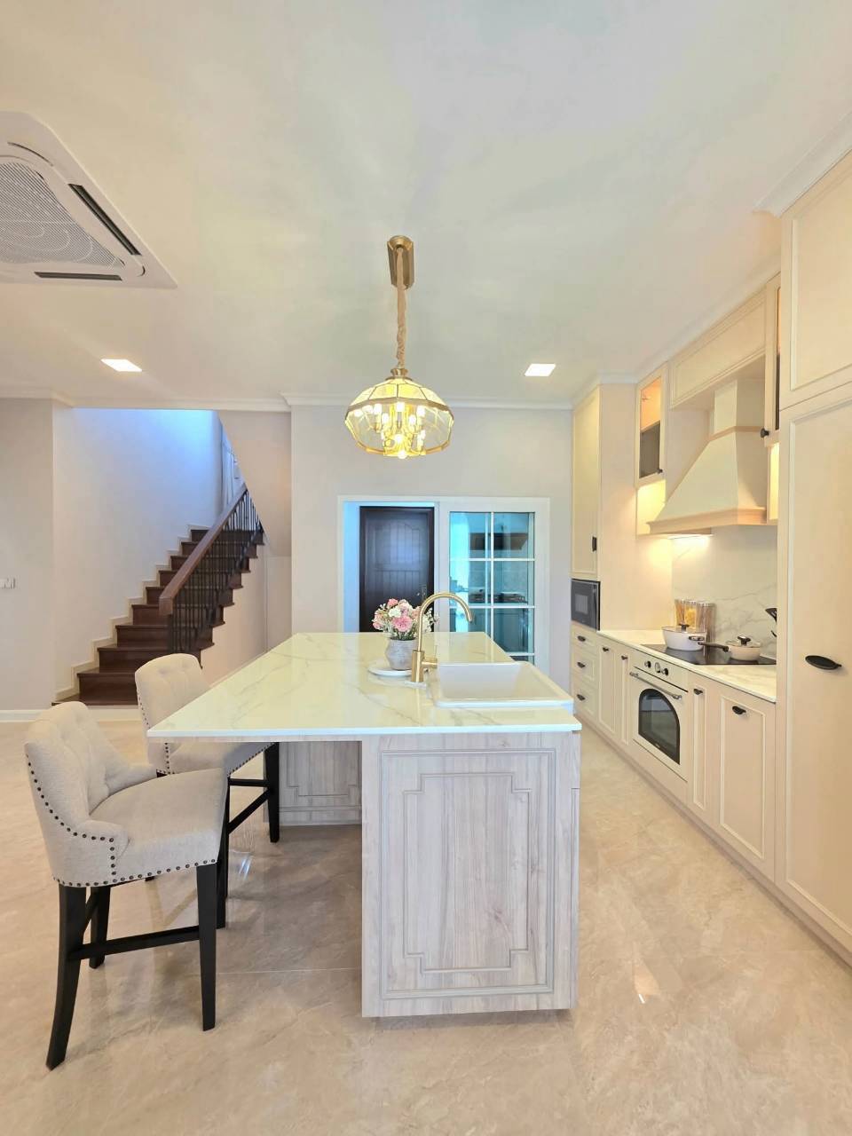 Prime Location Pool Villa 5 Bed, 5 Bath 100 SQW. @ Jomtien-Chaiyaphruek, Pattaya
