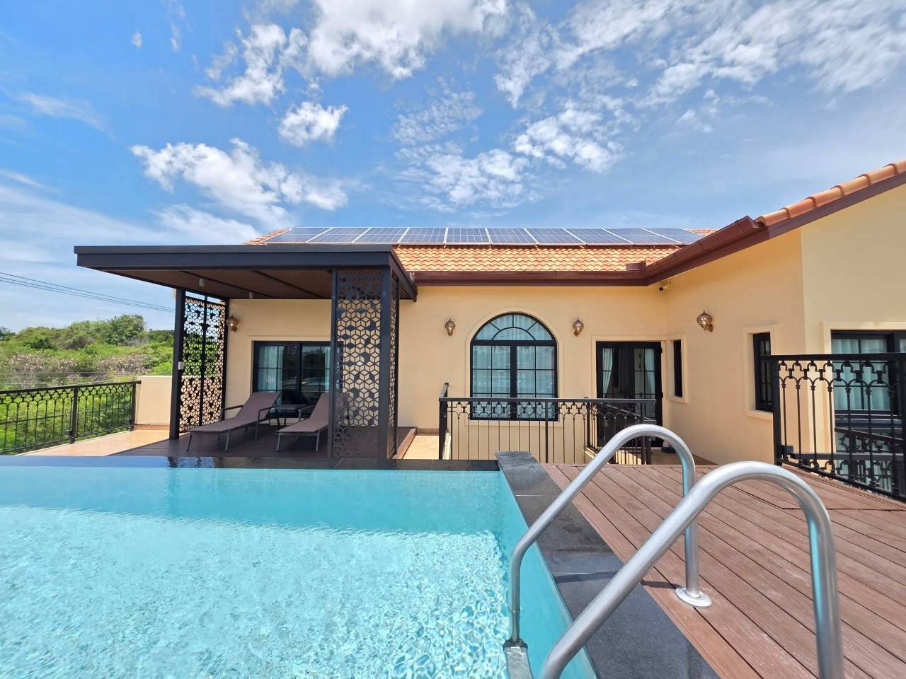 Prime Location Pool Villa 5 Bed, 5 Bath 100 SQW. @ Jomtien-Chaiyaphruek, Pattaya