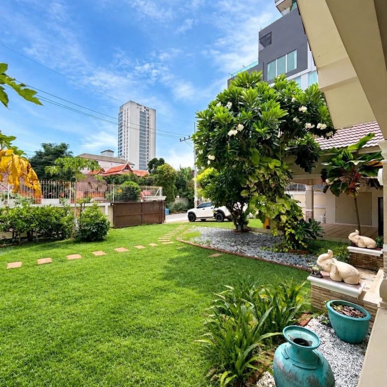 For Sale: House for sale on Pratumnak Hill, near the sea. @ Pratumnak Hill