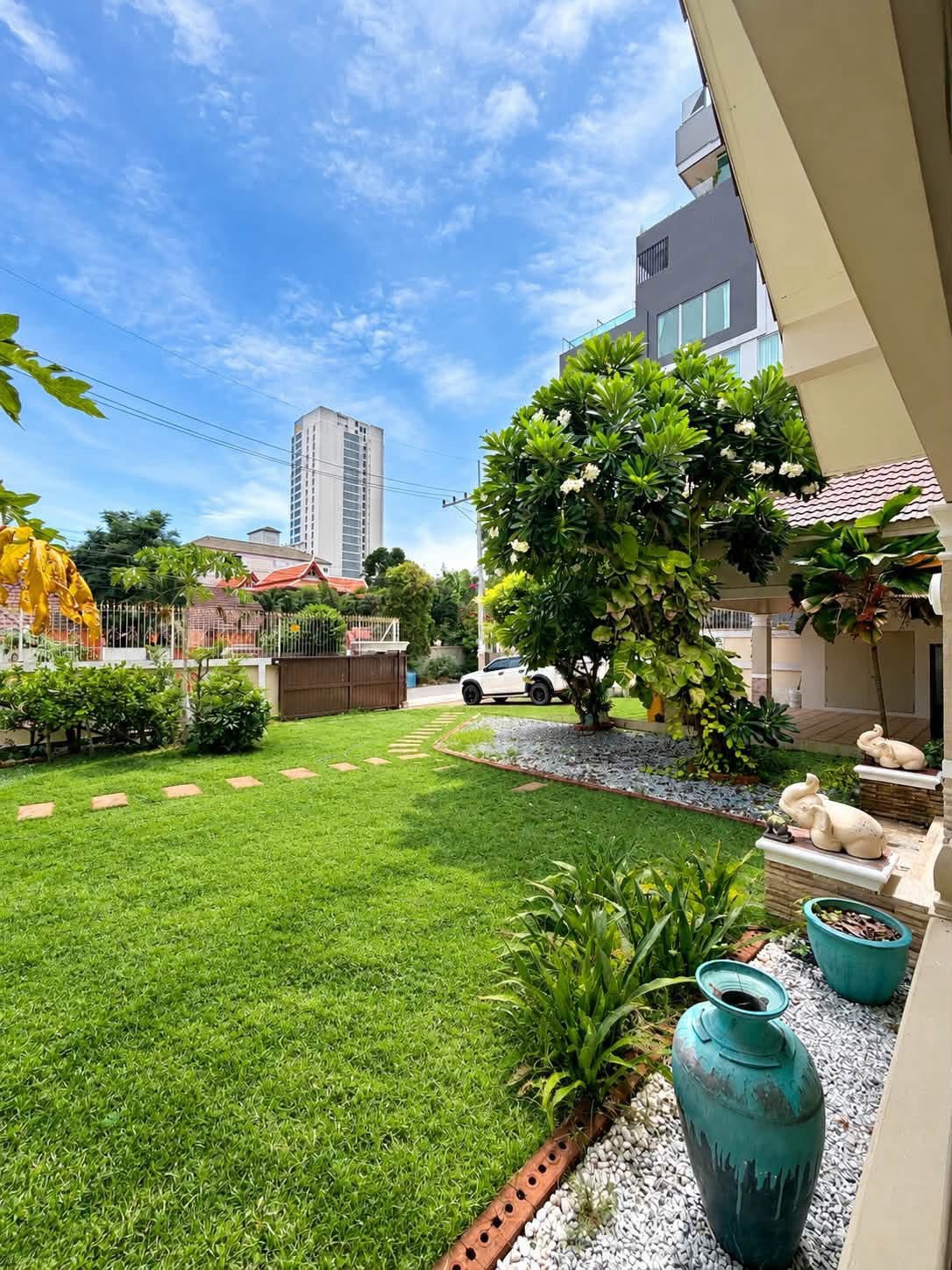 For Sale: House for sale on Pratumnak Hill, near the sea. @ Pratumnak Hill