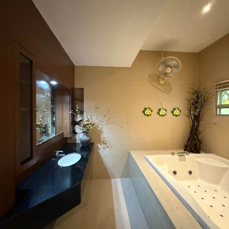 For Sale: House for sale on Pratumnak Hill, near the sea. @ Pratumnak Hill