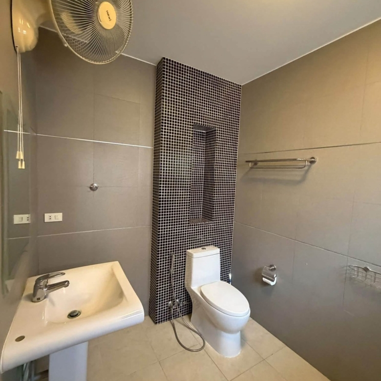 For Sale: House for sale on Pratumnak Hill, near the sea. @ Pratumnak Hill