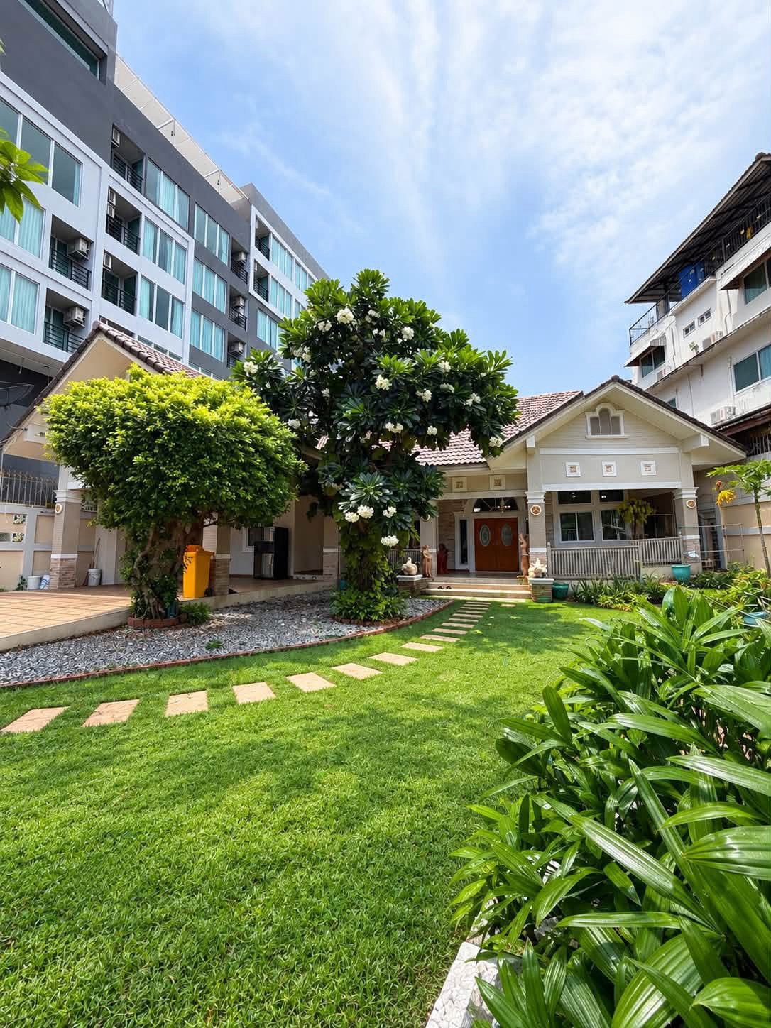 For Sale: House for sale on Pratumnak Hill, near the sea. @ Pratumnak Hill