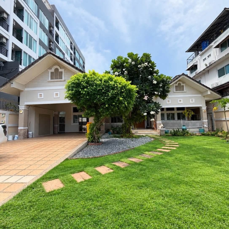 For Sale: House for sale on Pratumnak Hill, near the sea. @ Pratumnak Hill