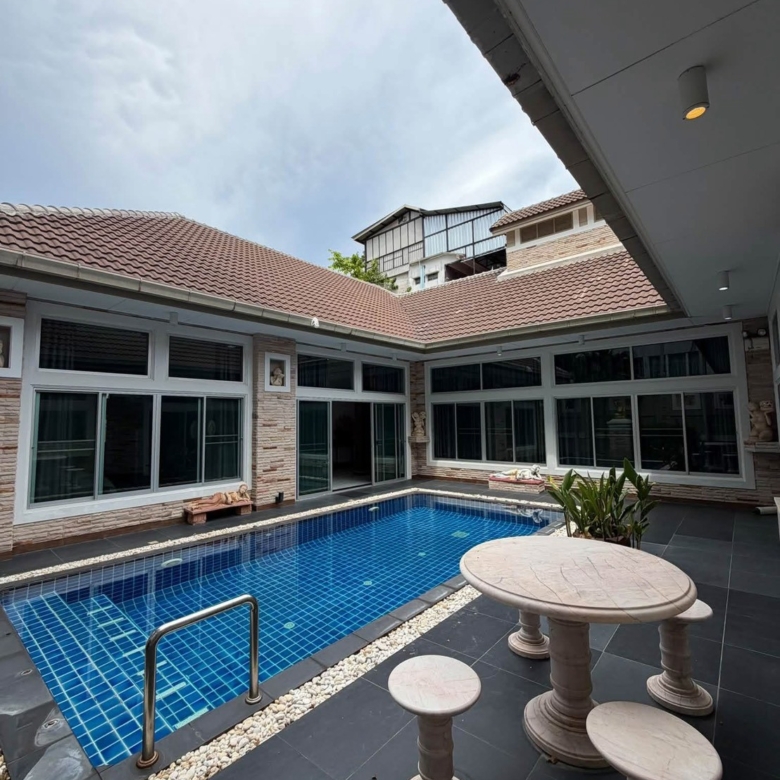 For Sale: House for sale on Pratumnak Hill, near the sea. @ Pratumnak Hill