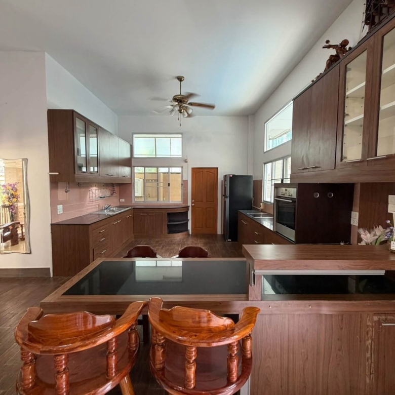 For Sale: House for sale on Pratumnak Hill, near the sea. @ Pratumnak Hill