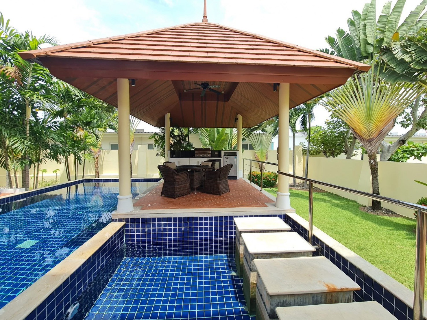 For Sale: Beachfront House For Sale near the sea. @ Bang Sa ray