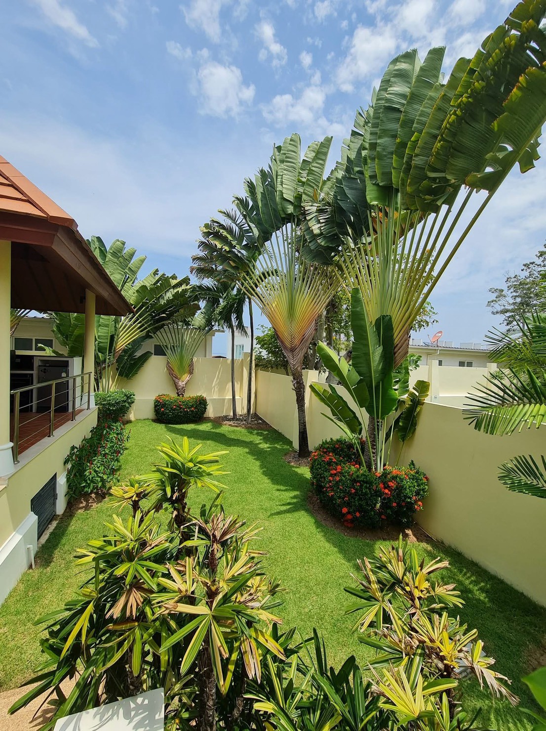 For Sale: Beachfront House For Sale near the sea. @ Bang Sa ray