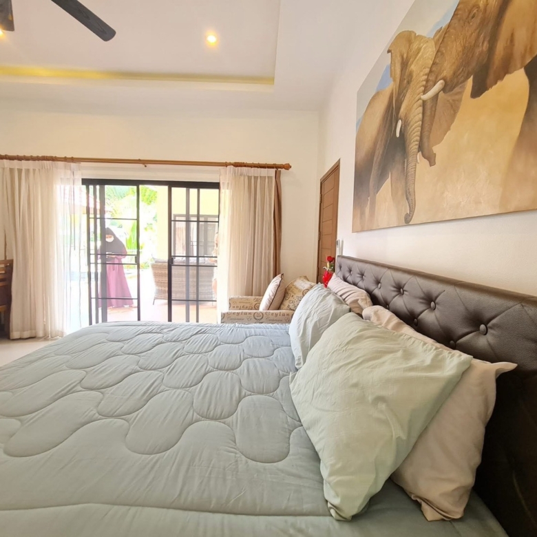 For Sale: Beachfront House For Sale near the sea. @ Bang Sa ray