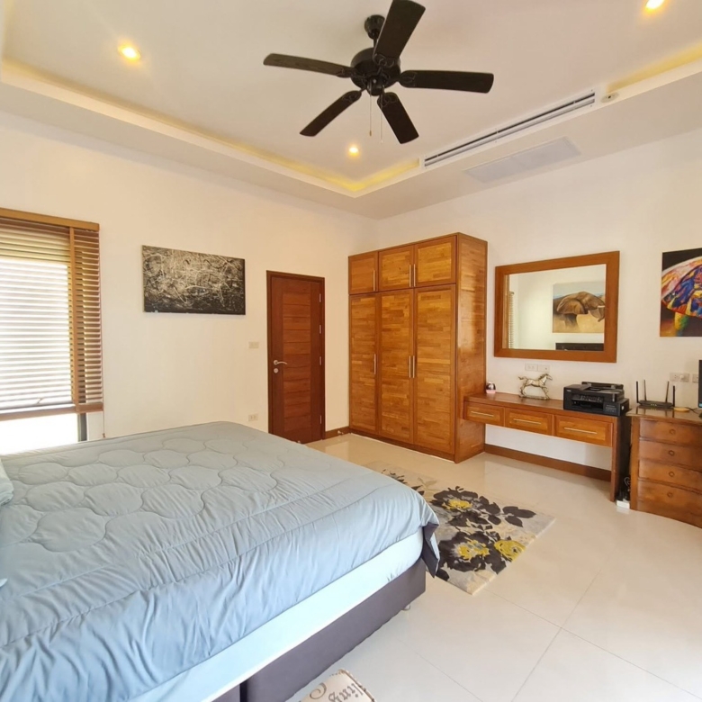 For Sale: Beachfront House For Sale near the sea. @ Bang Sa ray