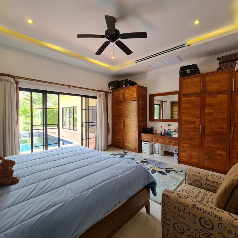 For Sale: Beachfront House For Sale near the sea. @ Bang Sa ray
