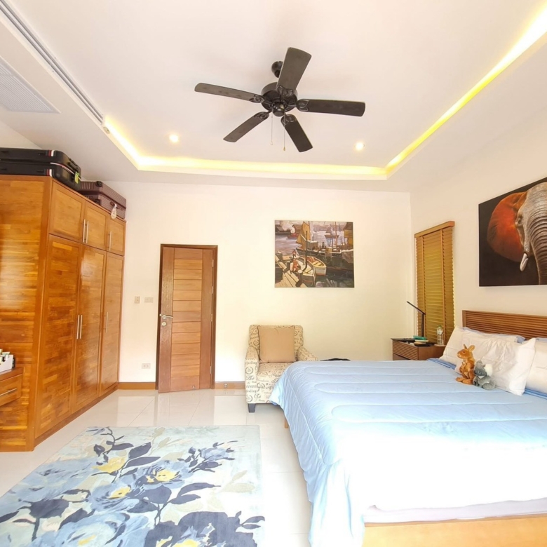 For Sale: Beachfront House For Sale near the sea. @ Bang Sa ray