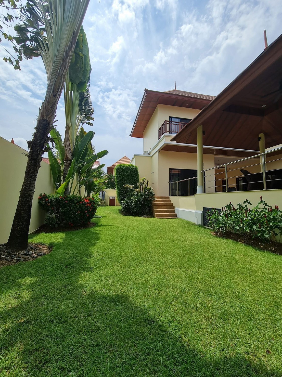 For Sale: Beachfront House For Sale near the sea. @ Bang Sa ray