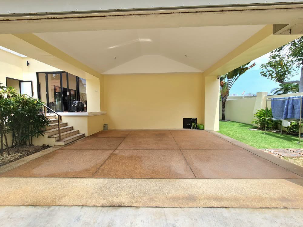 For Sale: Beachfront House For Sale near the sea. @ Bang Sa ray