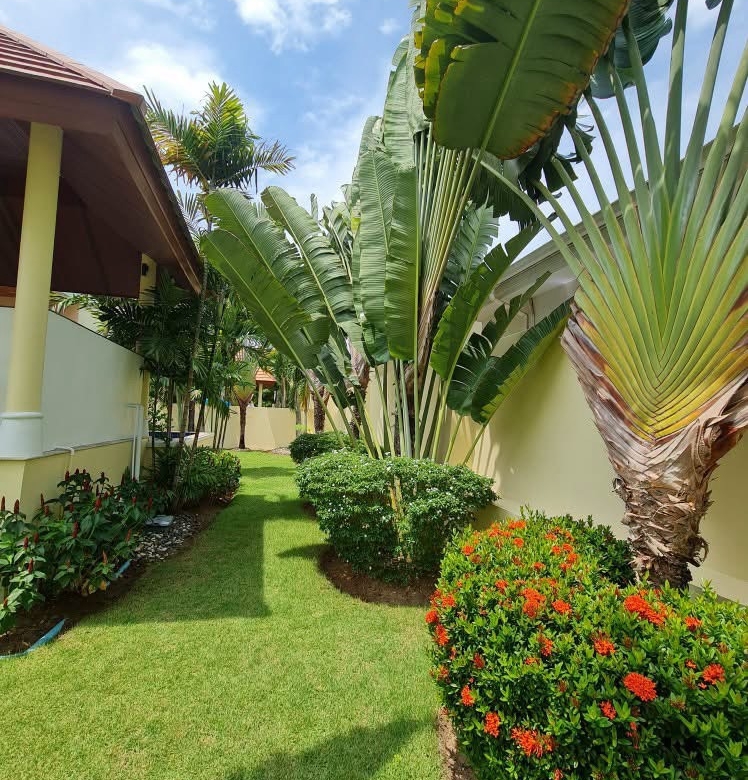 For Sale: Beachfront House For Sale near the sea. @ Bang Sa ray