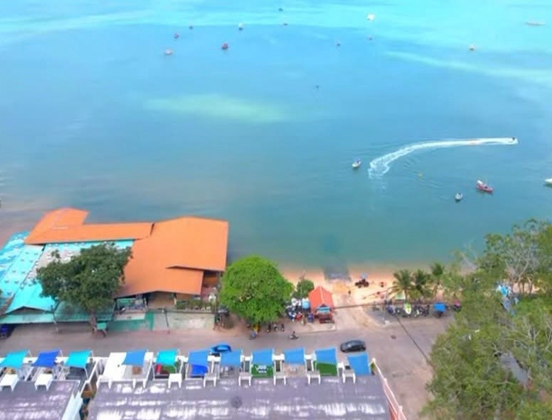 For Sale: Beachfront House For Sale near the sea. @ Bang Sa ray